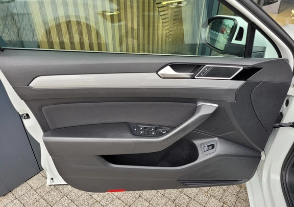 Volkswagen Passat cena 99900 przebieg: 126930, rok produkcji 2019 z Ełk małe 254